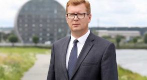 Мэр Первоуральска Кабец побывал на экскурсии на заводе «Искра»