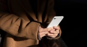 Россиянам ограничат переводы через сервисы на сумму более 100 тыс. рублей
