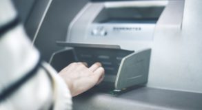 В РФ хотят отлучать банки от приема платежей в госучреждениях