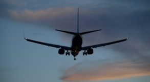Самолеты из Москвы в Екатеринбург задержались из-за атаки беспилотников