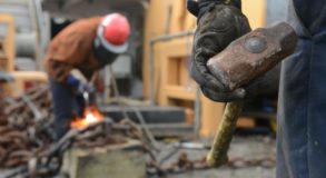 В Свердловской области назвали топ-3 сфер, где наблюдается дефицит кадров